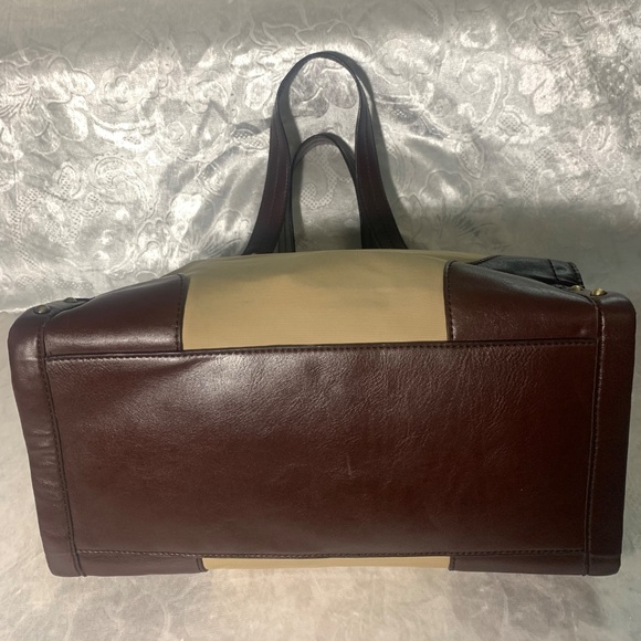 ETIENNE AIGNER Elegant Brown Shoulder Bag - Perfect Condition, Great Deal! - Picture 4 of 16